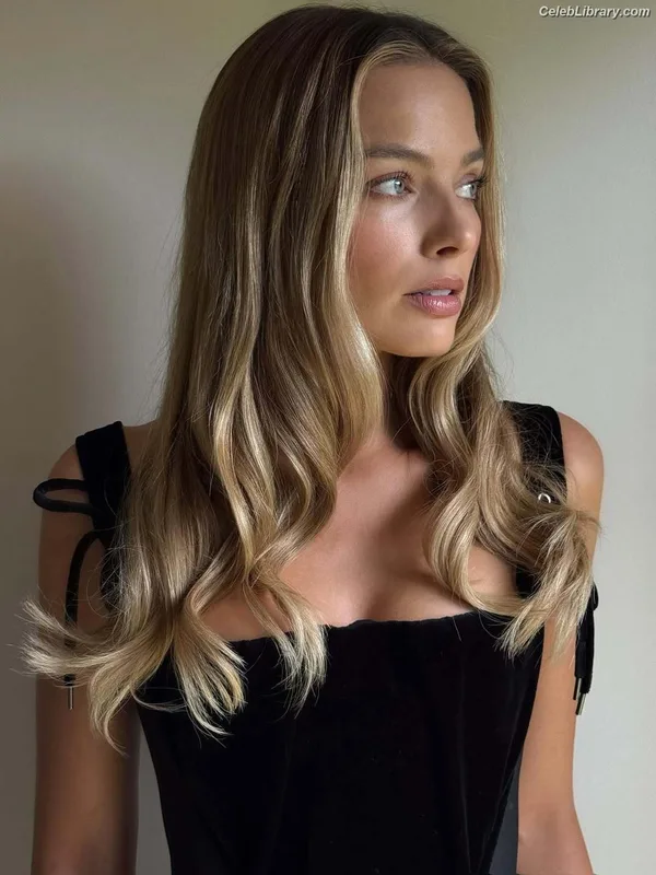 Margot Robbie photo 17 of 2576
