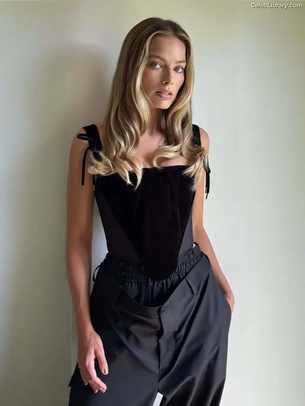 Margot Robbie photo 18 of 2576