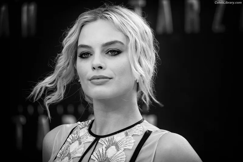 Margot Robbie photo 1 of 2576