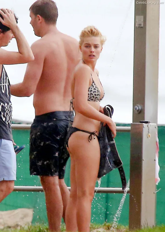 Margot Robbie photo 2 of 2576