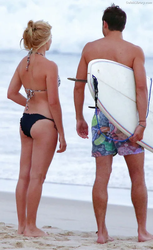 Margot Robbie photo 3 of 2576