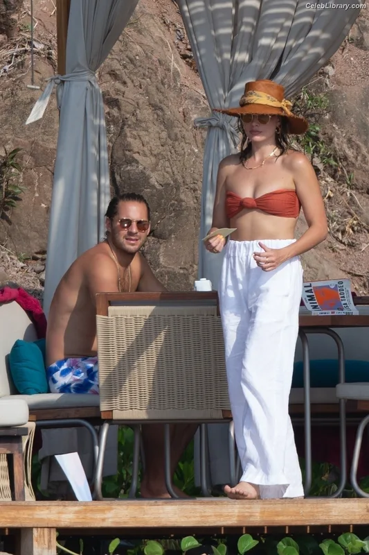 Margot Robbie photo 10 of 2576