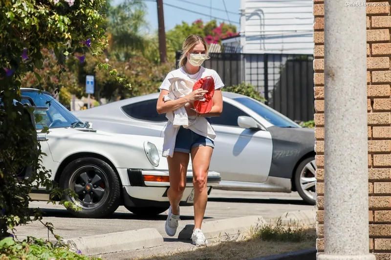 Margot Robbie photo 16 of 2576