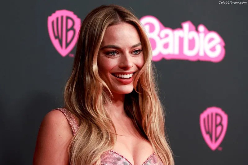 Margot Robbie photo 10 of 2576