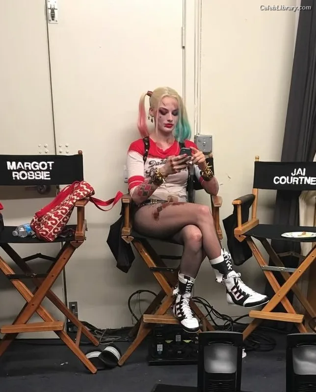 Margot Robbie photo 24 of 2576