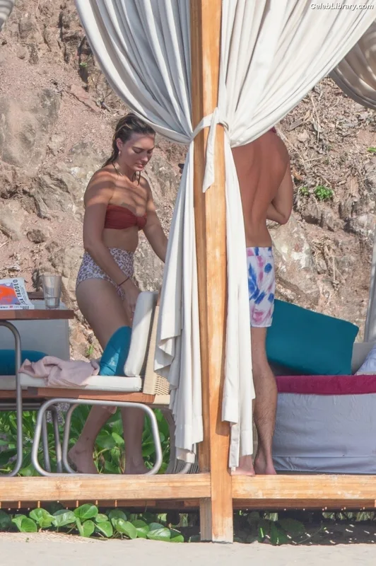 Margot Robbie photo 13 of 2576