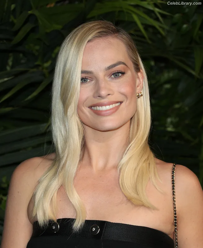 Margot Robbie photo 3 of 2576
