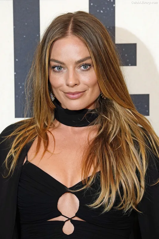 Margot Robbie photo 7 of 2576