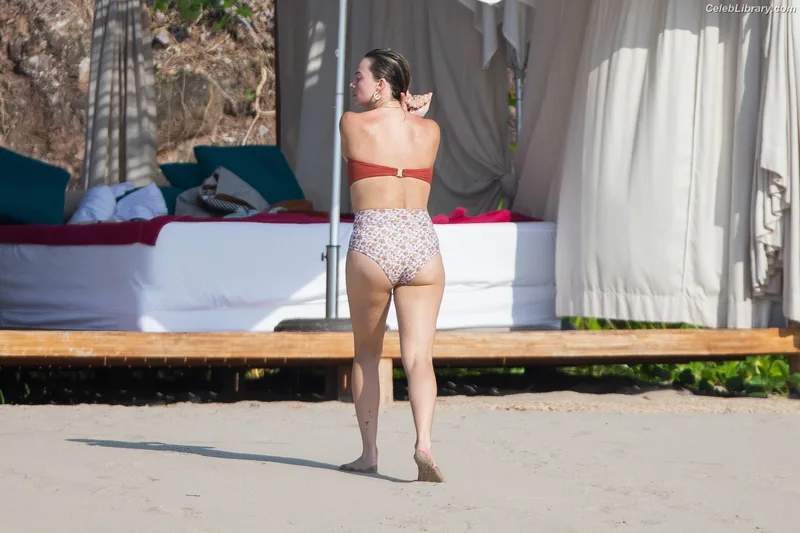 Margot Robbie photo 1 of 2576