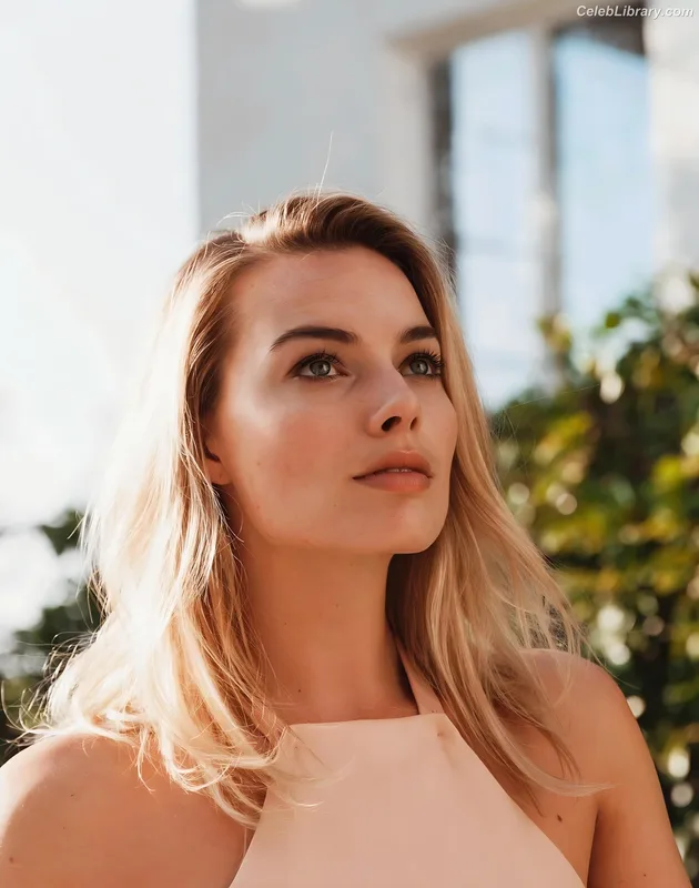 Margot Robbie photo 5 of 2576