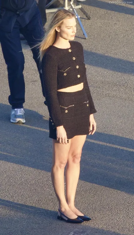Margot Robbie photo 2 of 2576