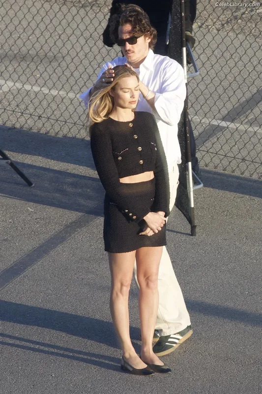 Margot Robbie photo 2 of 2576