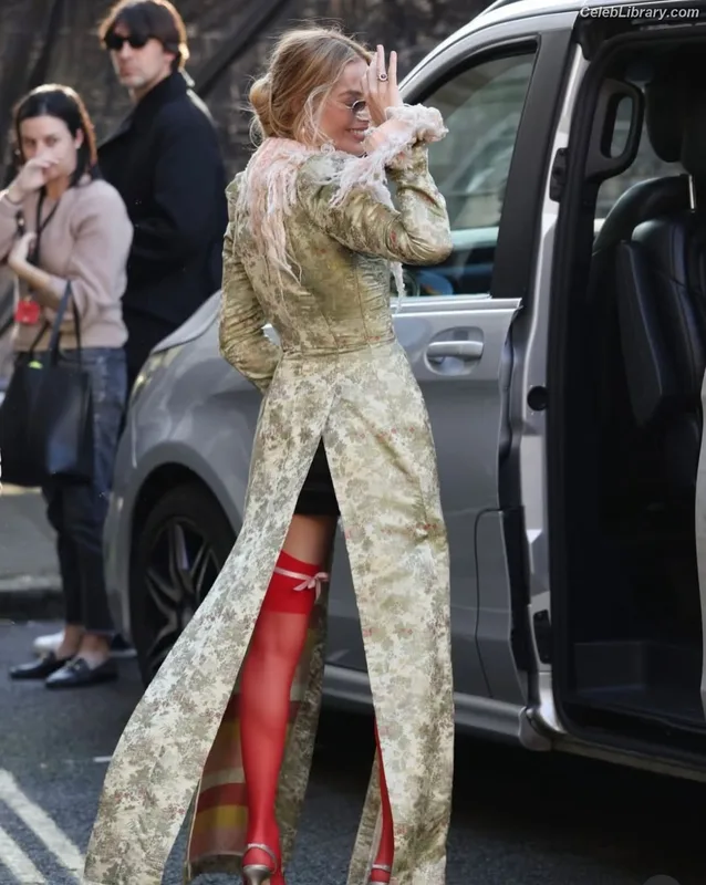 Margot Robbie photo 23 of 2576