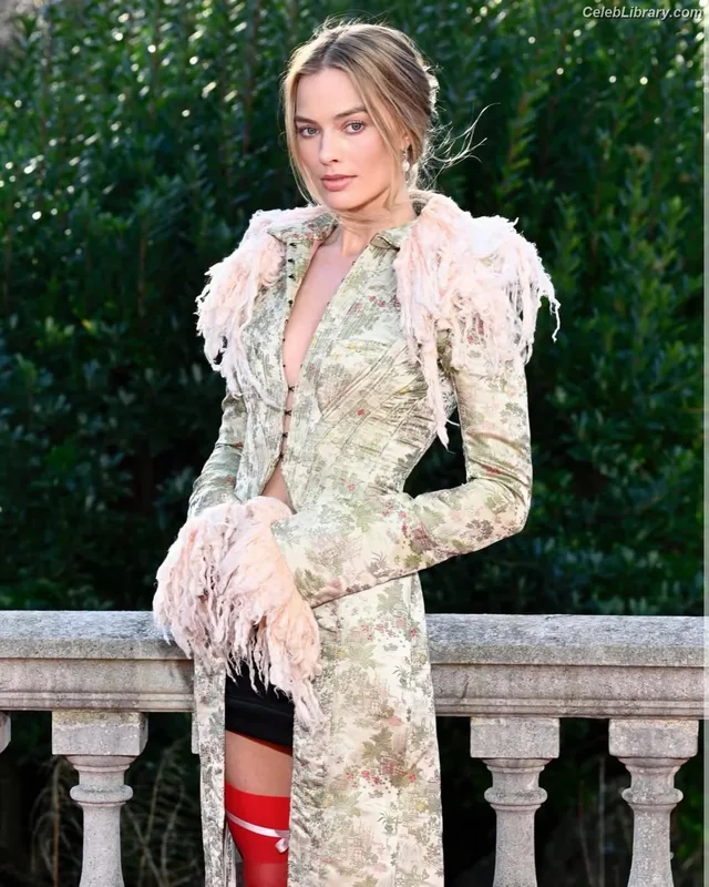 Margot Robbie photo 24 of 2576