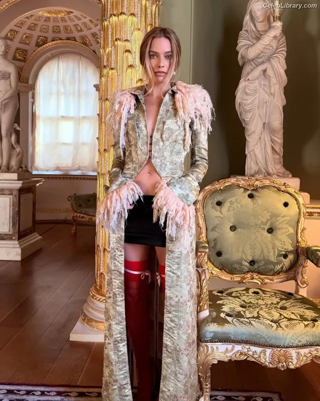Margot Robbie photo 1 of 2576