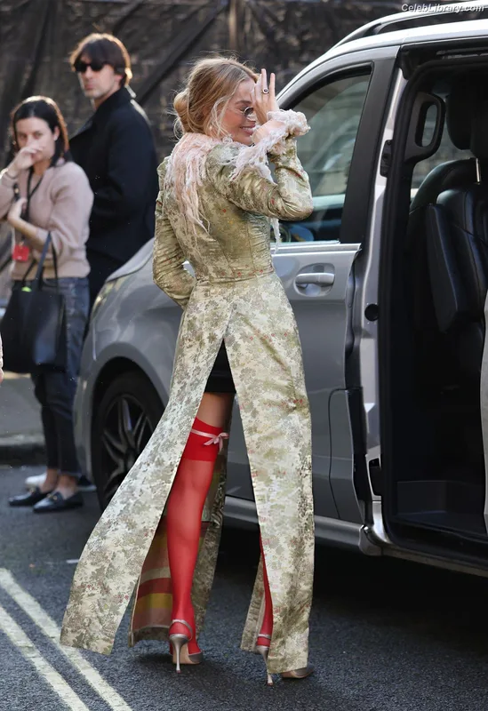 Margot Robbie photo 13 of 2576