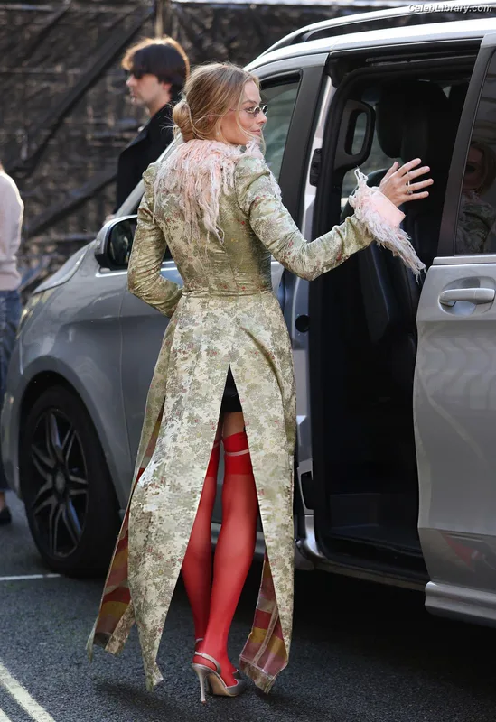 Margot Robbie photo 16 of 2576
