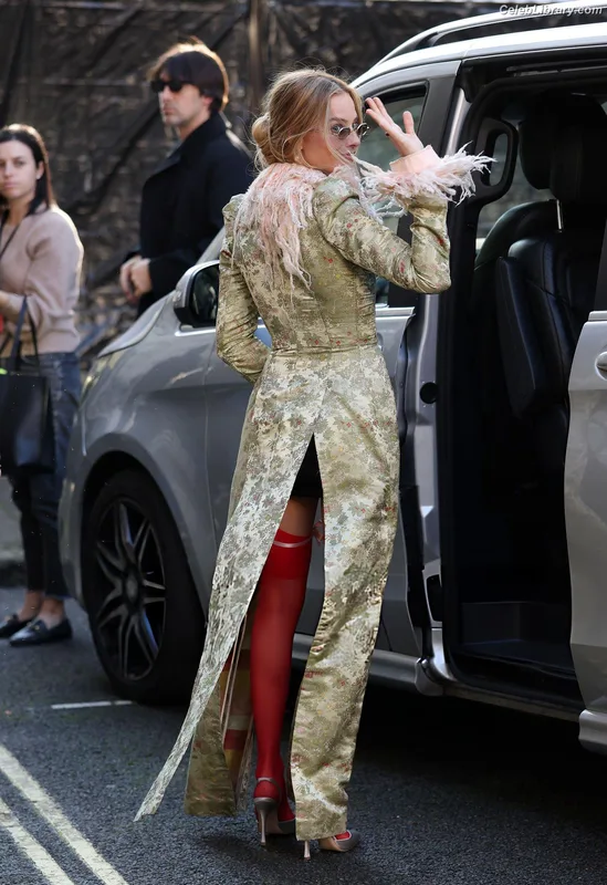 Margot Robbie photo 17 of 2576