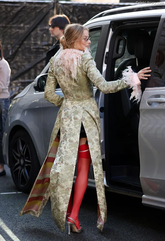 Margot Robbie photo 18 of 2576