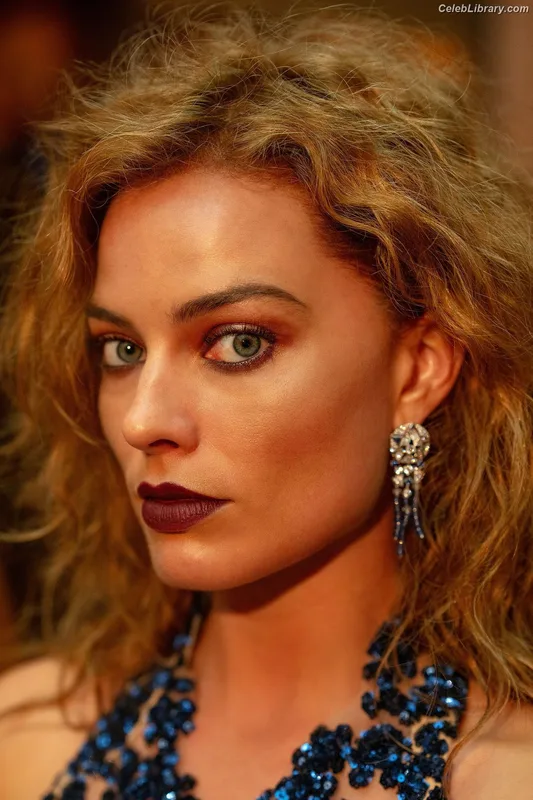 Margot Robbie photo 2 of 2576