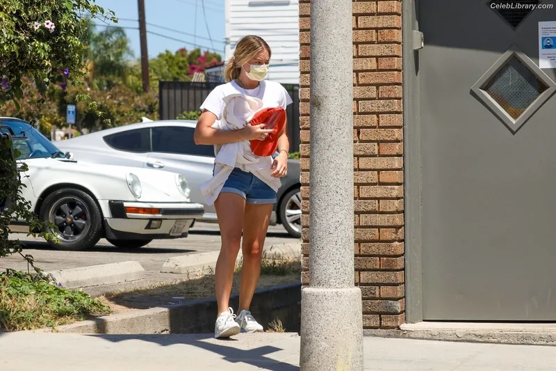 Margot Robbie photo 24 of 2576