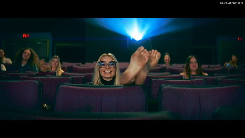 Margot Robbie photo 1 of 2576