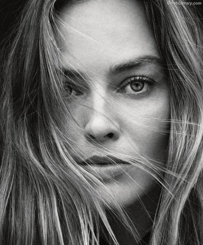Margot Robbie photo 8 of 2576