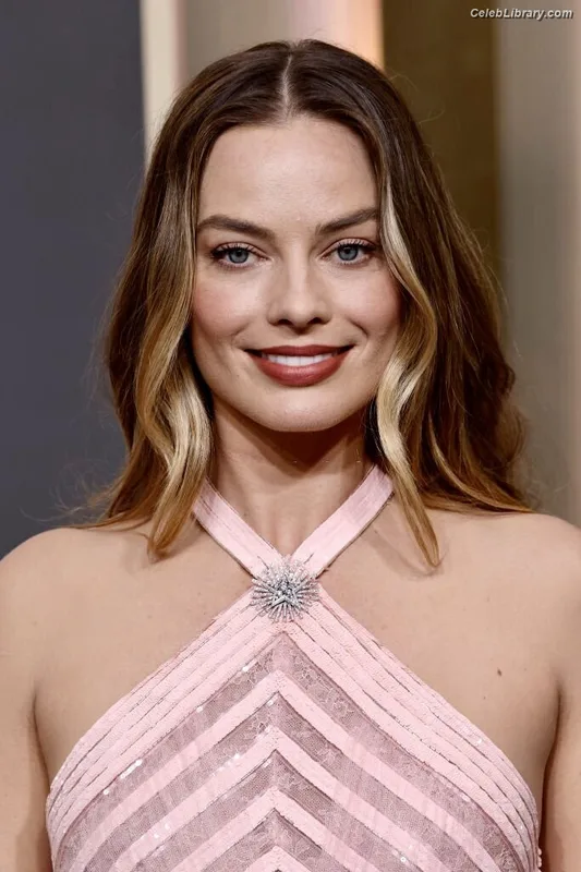 Margot Robbie photo 13 of 2576