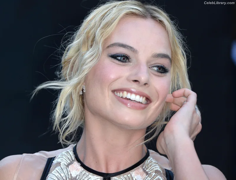 Margot Robbie photo 18 of 2576