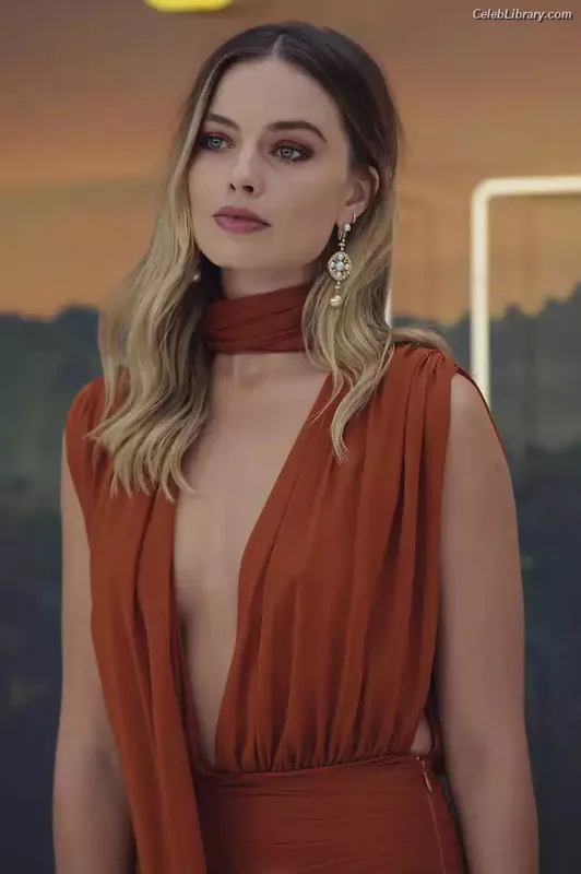 Margot Robbie photo 12 of 2576