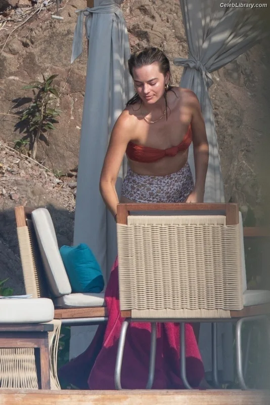 Margot Robbie photo 21 of 2576