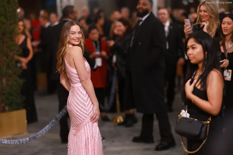 Margot Robbie photo 5 of 2576