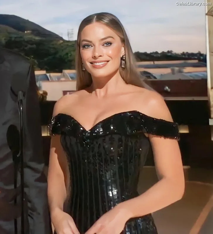 Margot Robbie photo 8 of 2576
