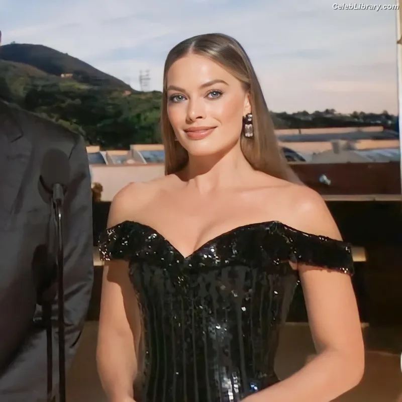 Margot Robbie photo 9 of 2576