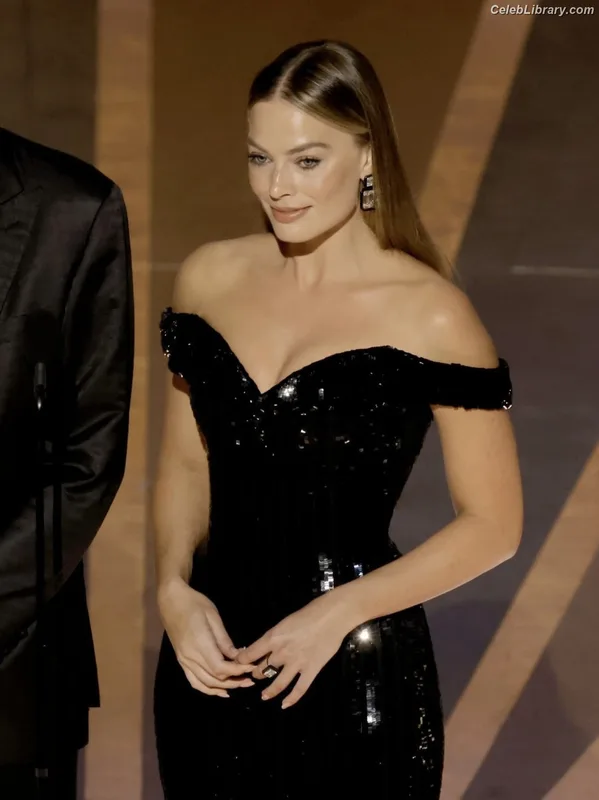 Margot Robbie photo 3 of 2576
