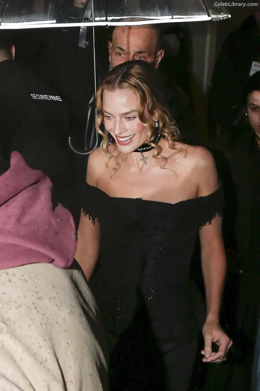Margot Robbie photo 8 of 2576