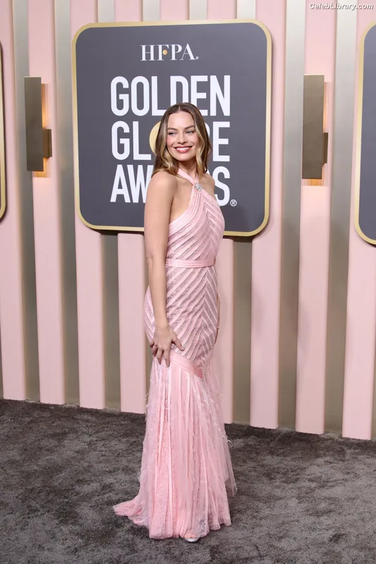 Margot Robbie photo 16 of 2576
