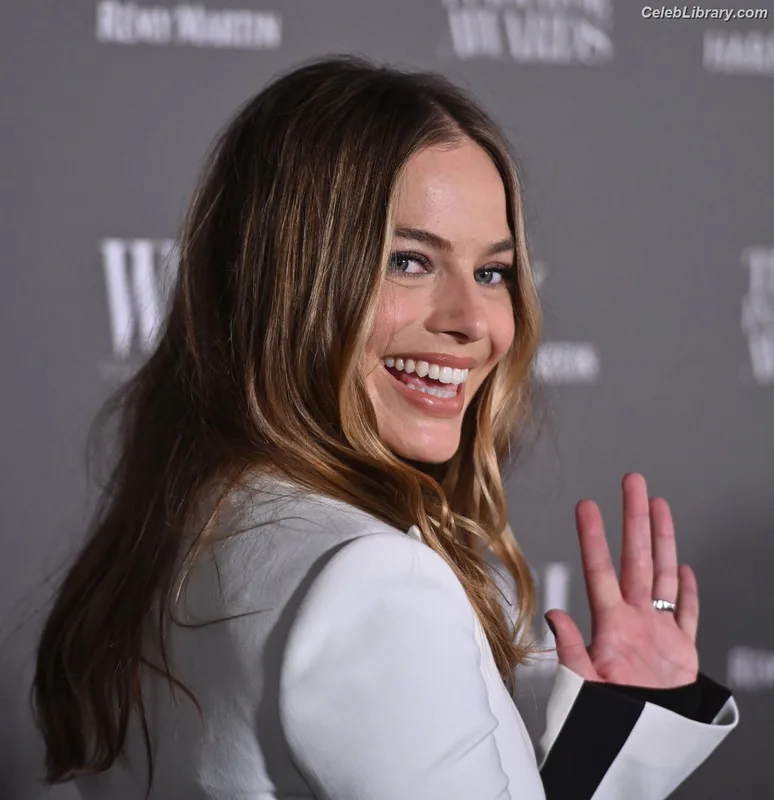 Margot Robbie photo 14 of 2576