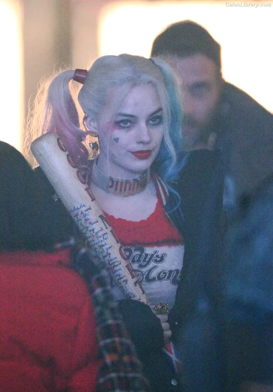 Margot Robbie photo 2 of 2576