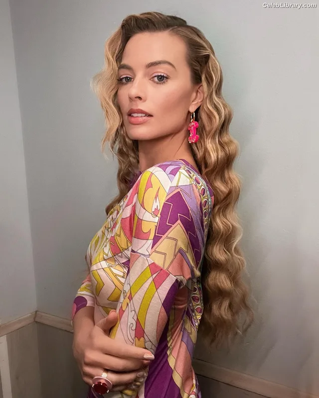 Margot Robbie photo 15 of 2576