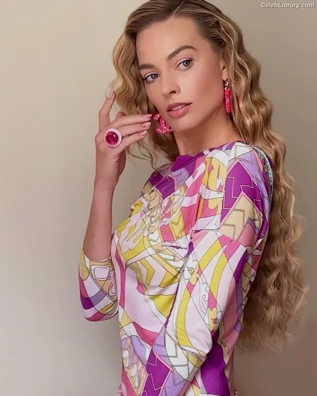 Margot Robbie photo 16 of 2576