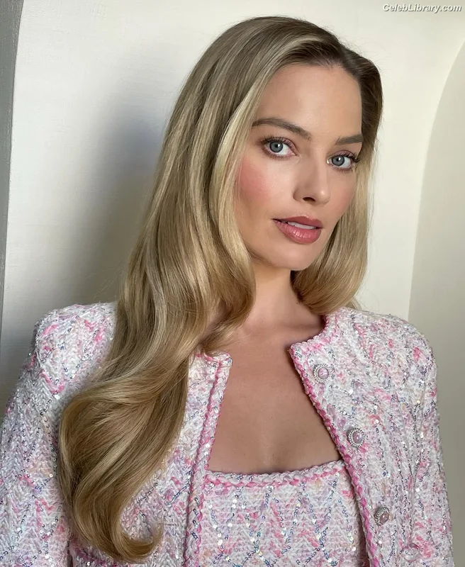 Margot Robbie photo 24 of 2576