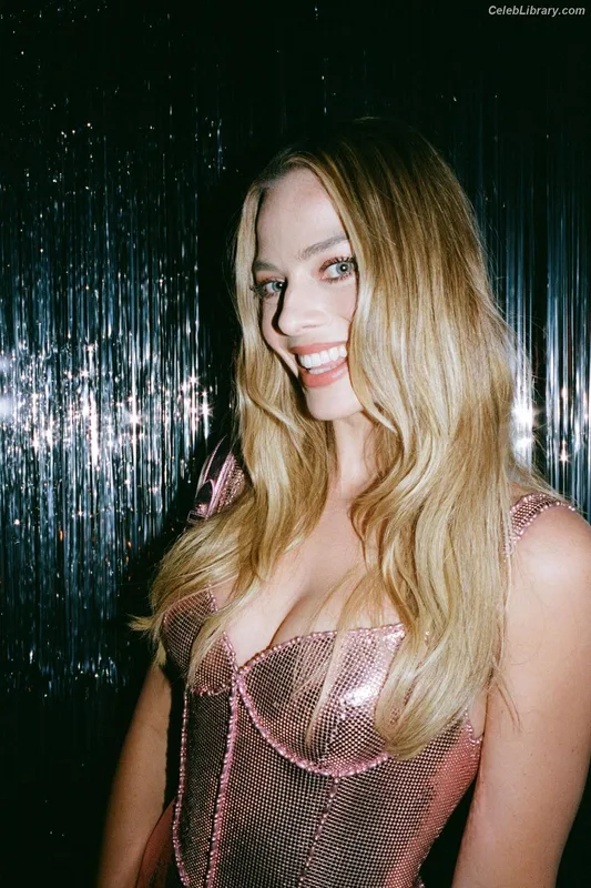 Margot Robbie photo 3 of 2576