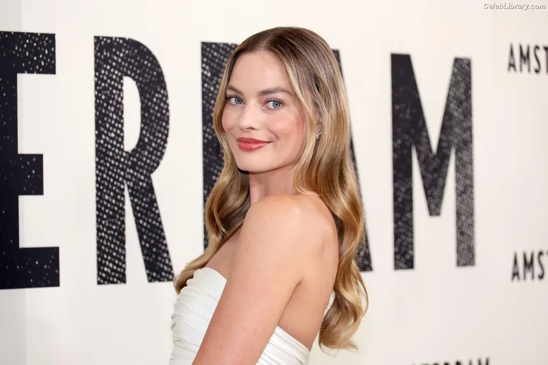 Margot Robbie photo 5 of 2576