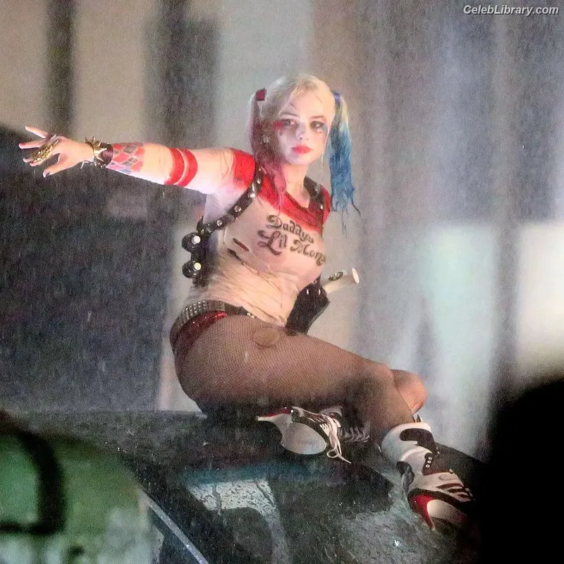 Margot Robbie photo 14 of 2576