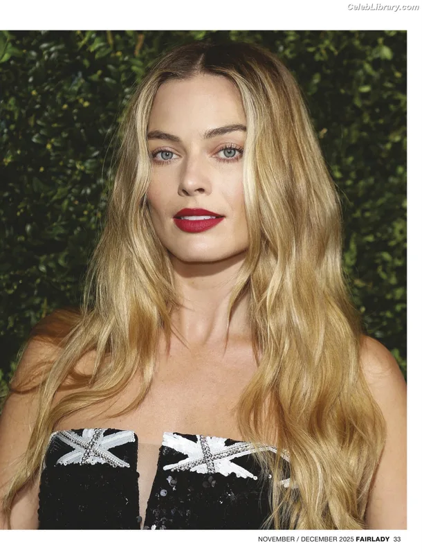 Margot Robbie photo 1 of 2576