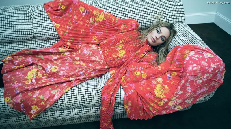 Margot Robbie photo 10 of 2576