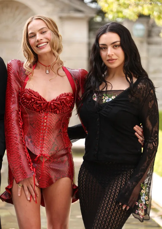 Margot Robbie photo 15 of 2576