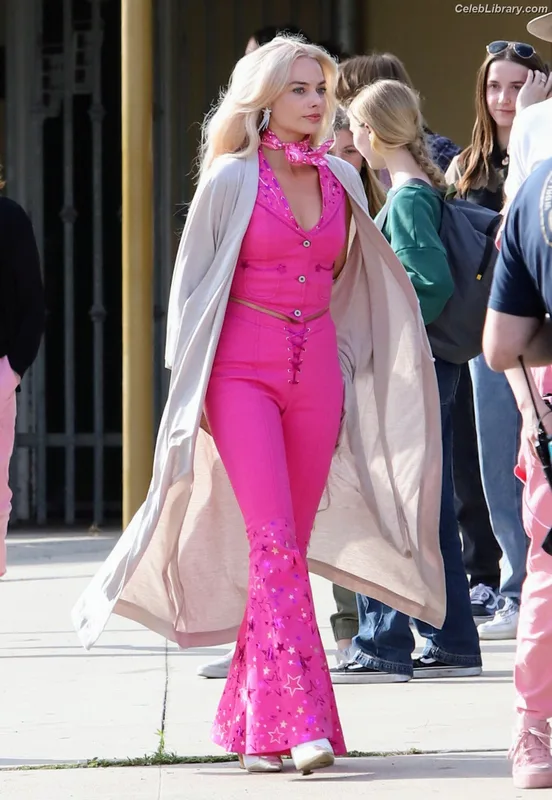 Margot Robbie photo 5 of 2576