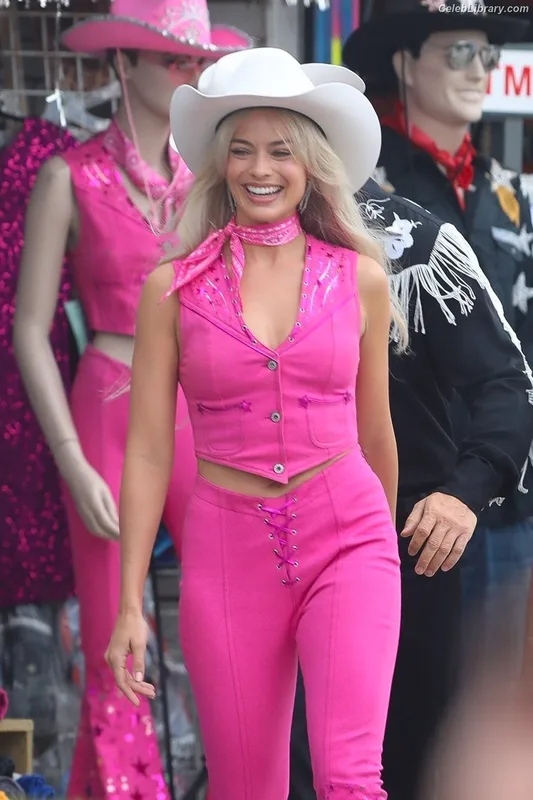 Margot Robbie photo 9 of 2576